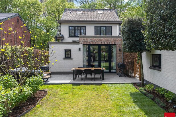 Stijlvolle woning op groene toplocatie nabij het centrum