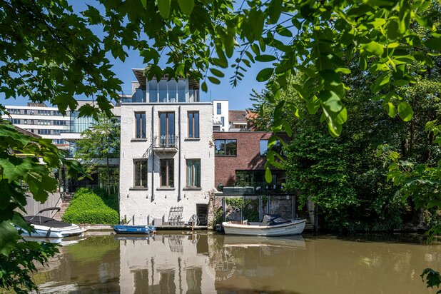Waterfront townhouse met privatieve aanlegsteiger aan de Leie in Gent