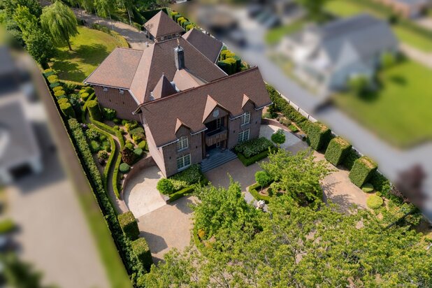 Villa exclusive et majestueuse sur un domaine exceptionnel de 3 241 m².