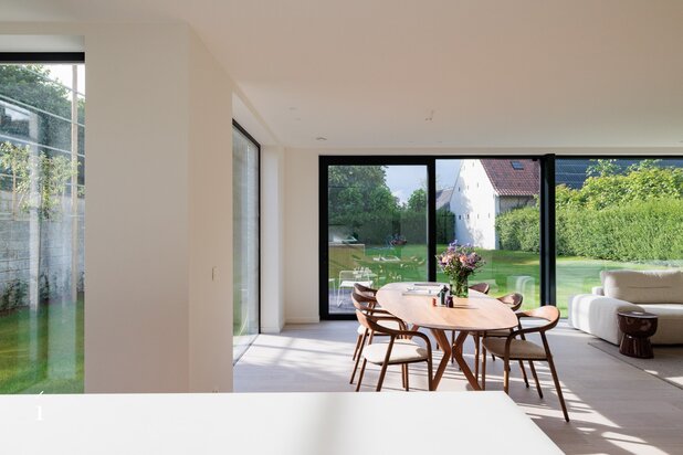 High-end villa-appartement met zonnige tuin in het centrum van Latem