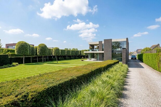 Exclusieve villa op prachtig perceel grond te koop te Leffinge!