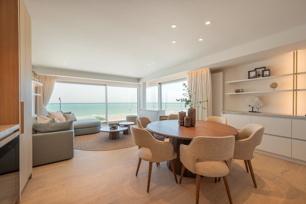 Prachtig hoekappartement met frontaal zeezicht op de Zeedijk-Het Zoute