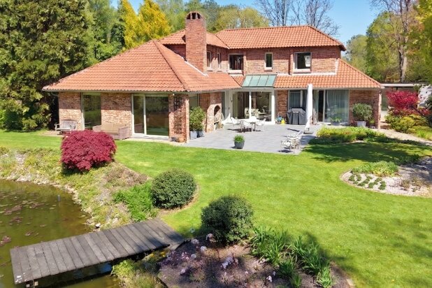 Exclusief gelegen villa van 345m² op 30 are met grote vijver