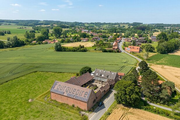 Historic Quadrangular Farmhouse with Unique Potential