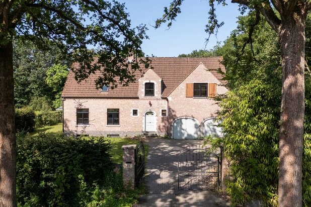 Karaktervolle villa op perceel van ca. 3.017 m²