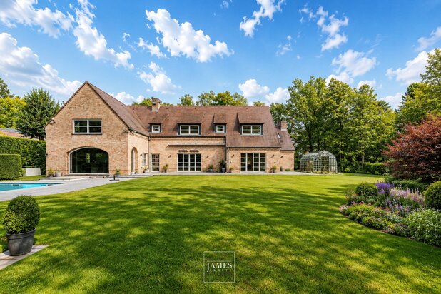 Belle villa familiale avec piscine sur 34 ares