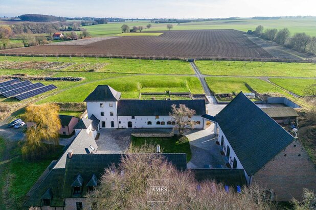 Une ferme équestre datant du 18ème sur 7,5 hectares