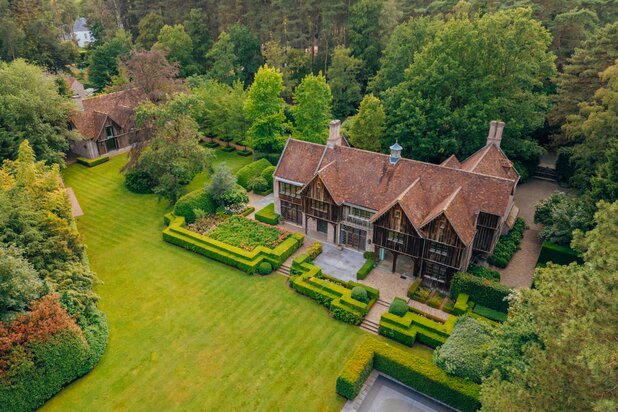 Magnificent Tudor-Style Villa on an Expansive Plot