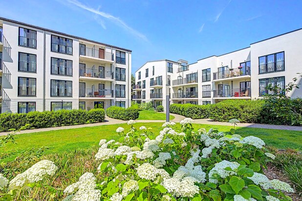 Nieuwbouwappartement met tuin en terras