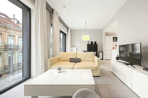 Gemeubeld appartement met terras nabij Chatelain