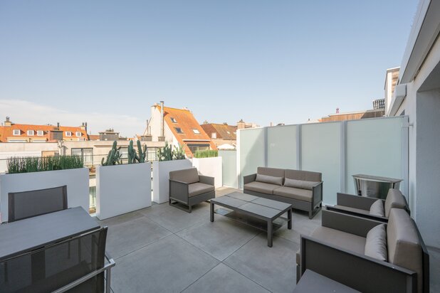 Instapklaar appartement met 2 terrassen nabij het Lichttorenplein