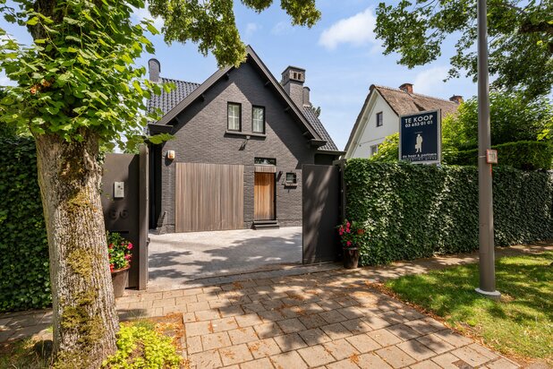 Vrijstaande woning met zwembad in de begeerde St Lucaswijk!