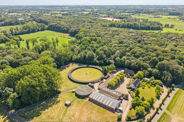 Exclusief domein van 3,35 ha aan de Makegemse bossen