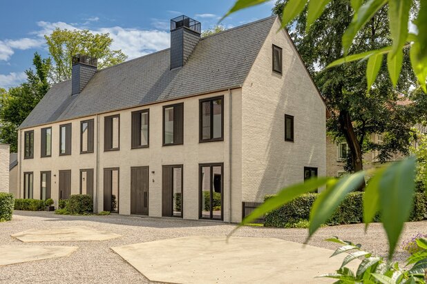 Résidence St-Agnesdal – habitation de luxe entièrement finie dans un domaine résidentiel fermé avec jardin-parc.