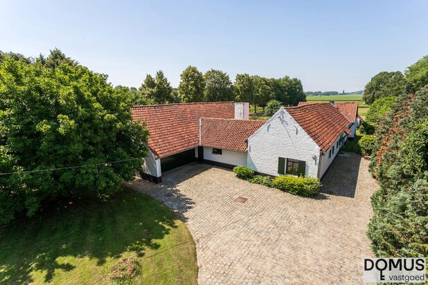 Uniquely situated farmhouse with exceptional potential in Meise