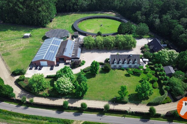 MERELBEKE - Professioneel paardencomplex op 3,35HA