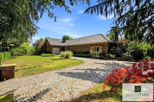Villa in a Prime Location in Sint-Andries (1.710 m²)