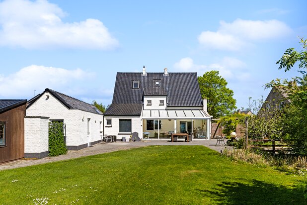 Charmante villa met ruimte op 2.345 m² perceel