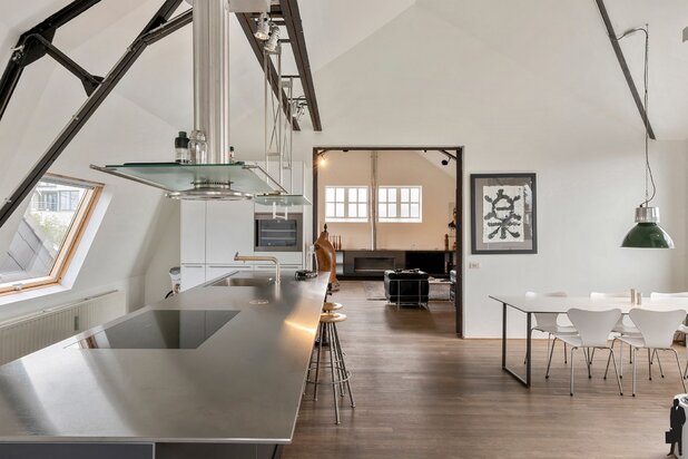 Unieke loft met perfecte synergie tussen wonen en werken