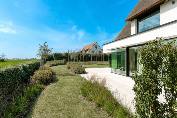Luxury villa for sale in Knokke with open views over the fields