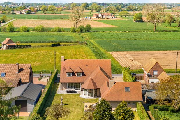 Perfect onderhouden grote villa op 3000m2. 
