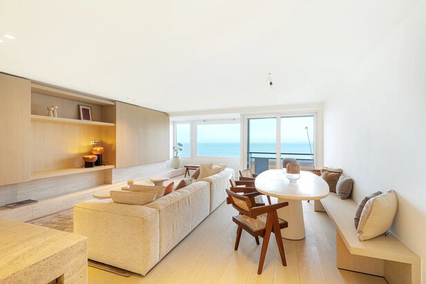 Beautifully Renovated Apartment with Frontal Sea Views in the Zoute