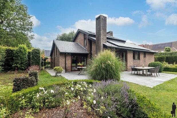 Split-levelwoning op een zonnig perceel van ca. 1.443 m²