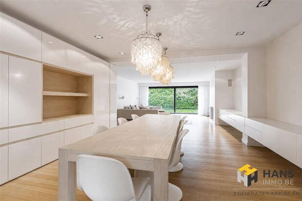 Riante woning (413 m²) met garage in Edegem