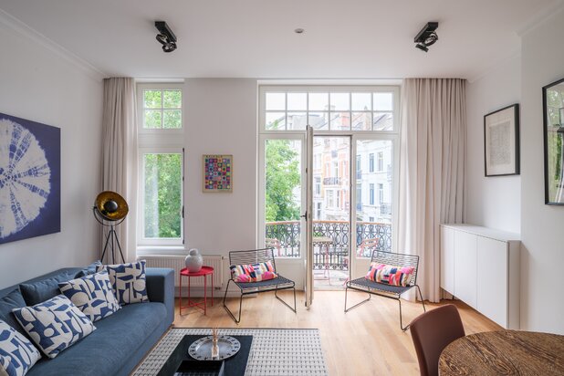 Oostende – ‘Les Hirondelles’: statige eclectische burgerwoning met handelsruimte en drie appartementen.