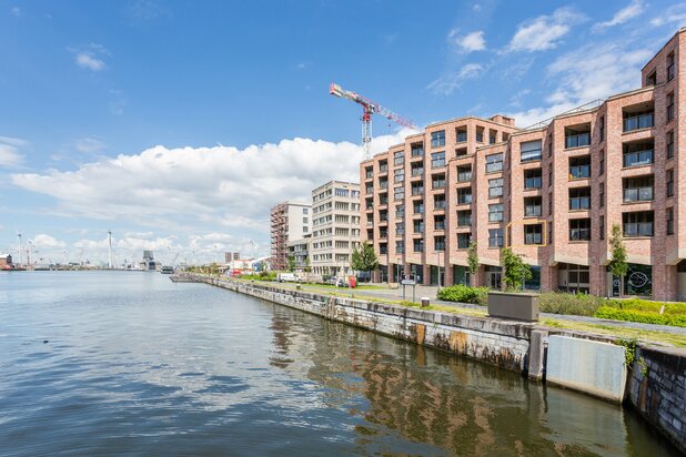 spacious apt. ca 108 m² with frontal view on Kattendijkdok
