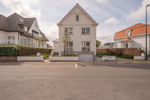 Villa entièrement rénovée, située dans un emplacement de choix