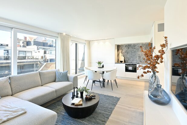 Penthouse rénové près du front de mer avec de belles terrasses