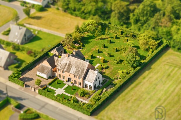 Prachtige klassevilla met mooi aangelegde tuin