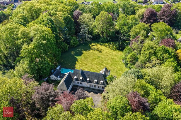 Uniek domein met ruime villa in prachtige parktuin op 2,7ha
