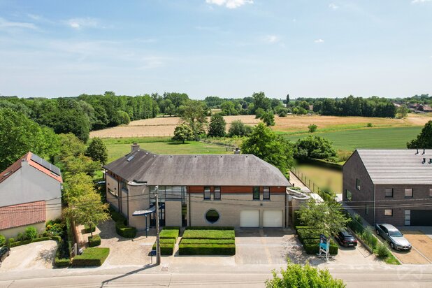 Exceptionnelle villa avec vue sur la nature.