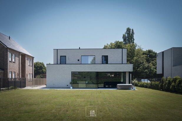 Residentieel gelegen moderne en energiezuinige villa!
