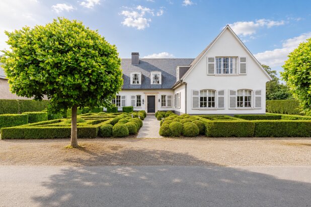 Karaktervolle villa met praktijkruimte in De Pinte