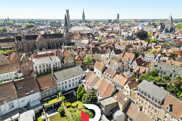 Exclusief burgerhuis met diephuis op een perceel van +/- 592 m² in centrum Brugge.