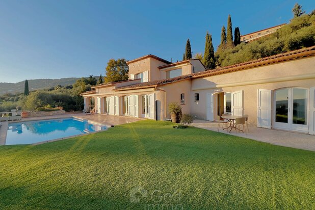 Villa de 250 m2 vue mer panoramique Cabris
