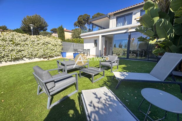 Sanary sur Mer,  Appartement T3 récent avec un magnifique ja