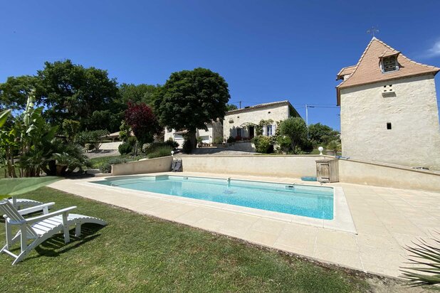 Charmante maison en pierre avec gîte et piscine