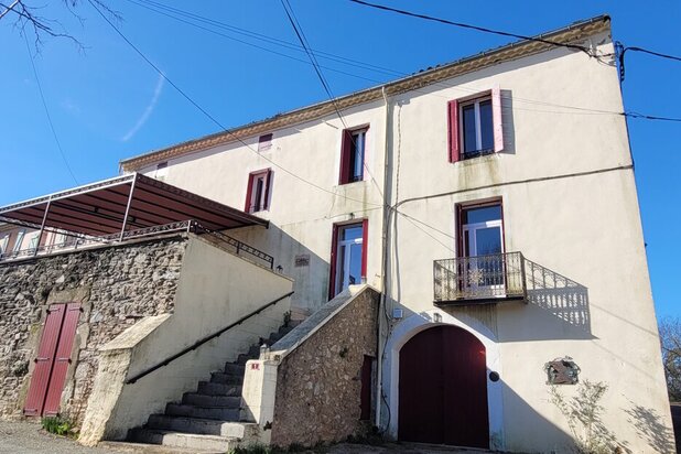 Maison à vendre à Faugeres – 7 chambres – 250 m²