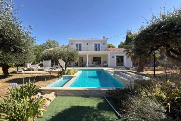 Maison à vendre à Saint-Cézaire-sur-Siagne – 5 pièces – 136 m² – terrain 2 500 m² – 2 niveaux