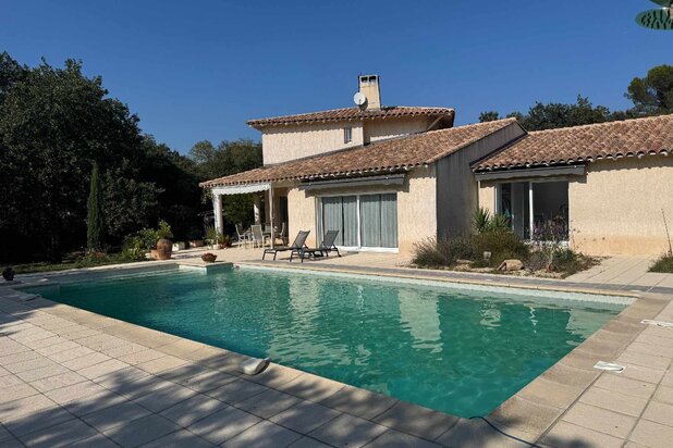 Maison à vendre à Orange – 4 chambres – 4 800 m² terrain
