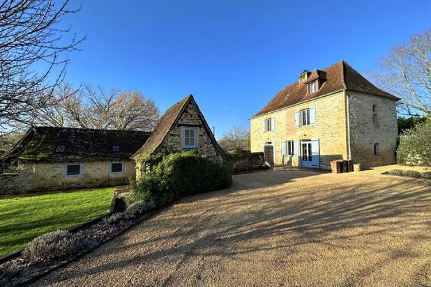Maison à vendre à GENIS – 4 chambres – 220 m²