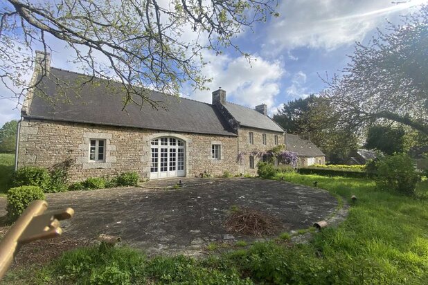 Maison à vendre à Ploumilliau – 11 pièces – 360 m² – 2 niveaux