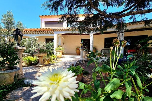 Maison individuelle à vendre à Agde – 4 chambres – 296 m²