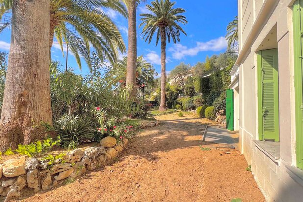 APPARTEMENT DE 3 PIECES 111 m2 AVEC TERRASSE ET GRAND JARDIN