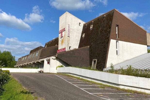 Café, hôtel ou restaurant à vendre à BOURBONNE LES BAINS – 150 pièces – 99 salles de bain