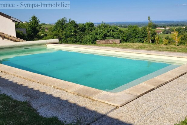 Maison à vendre à ST AMOUR BELLEVUE – 5 chambres – 1 500 m² terrain